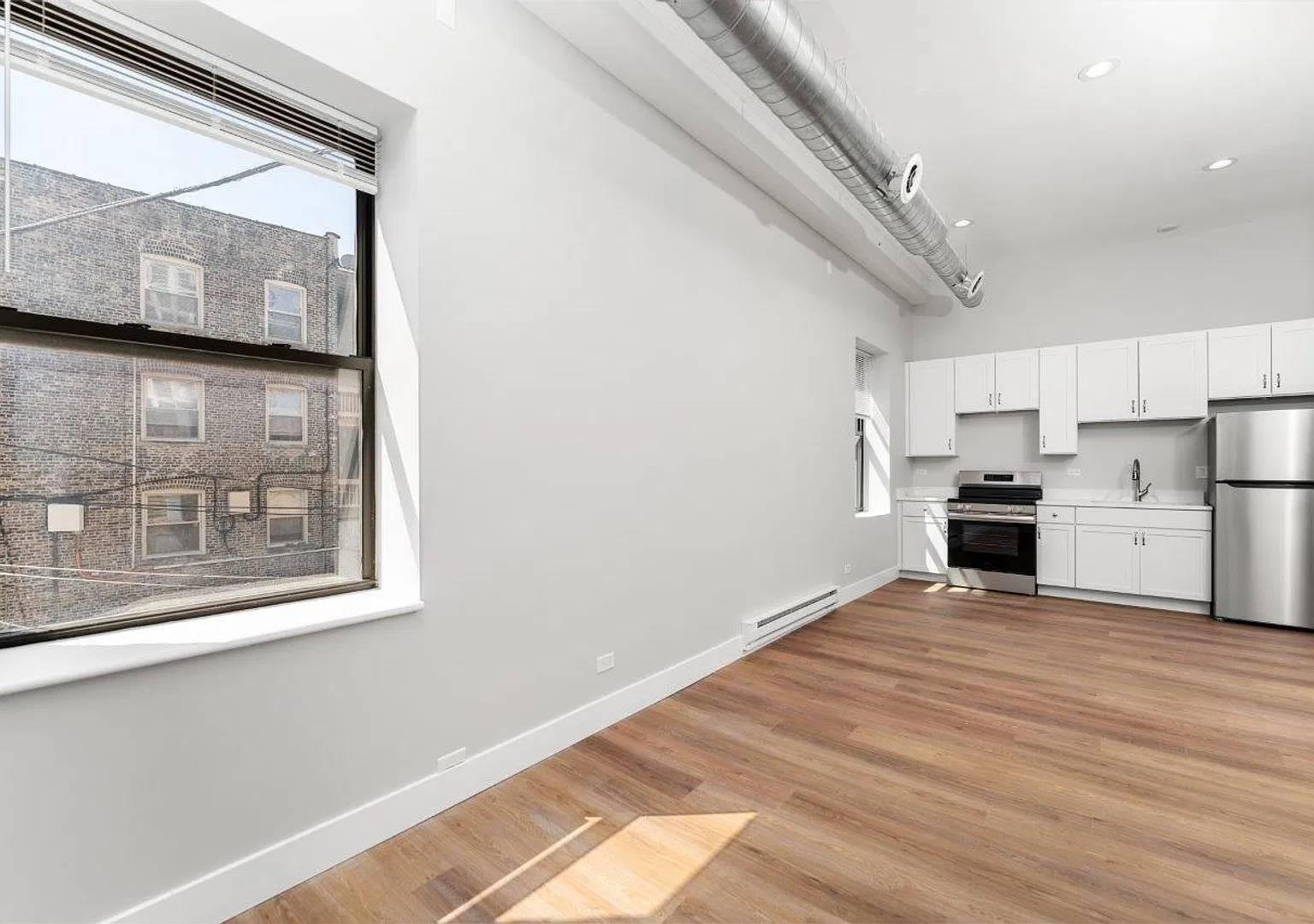 Brand New Luxury Apartments in Edgewater Steps from Loyola & the Lake! — Photo 4
