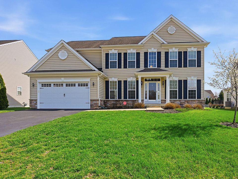 1st image of 300 E Furrow Ln