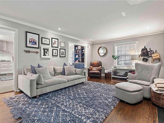 4th image of 1105 W 77th Ter