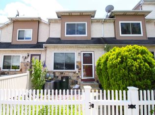 21 Long Pond Ln, Staten Island, NY 10304