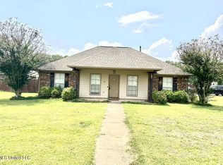 223 Oak Park Xing, Pearl, MS 39208