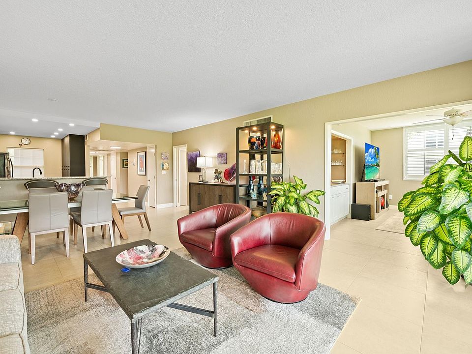 1st image of 555 Oaks Lane #112