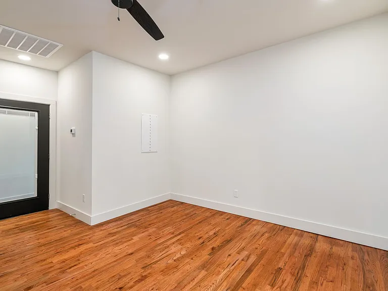 826 N Broadway St #301 — Photo 9