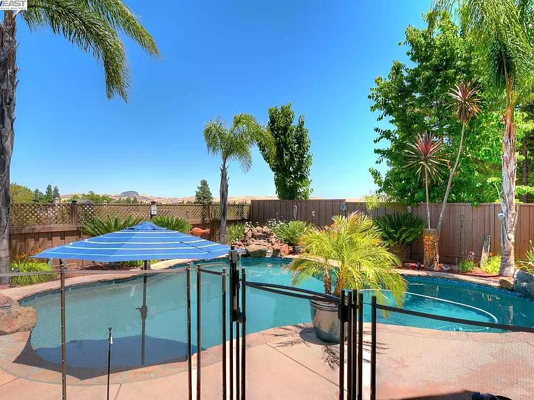 3644 Glasgow Cir — Photo 31