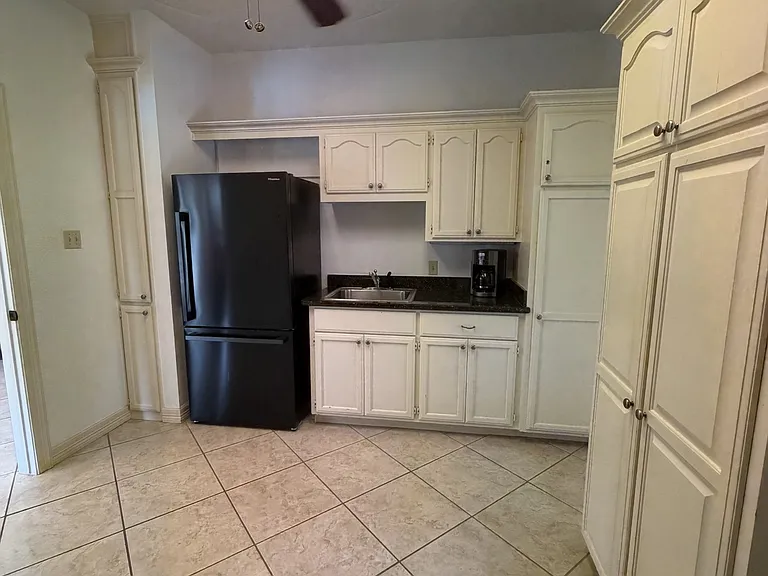 507 S 5 1/2 St — Photo 9