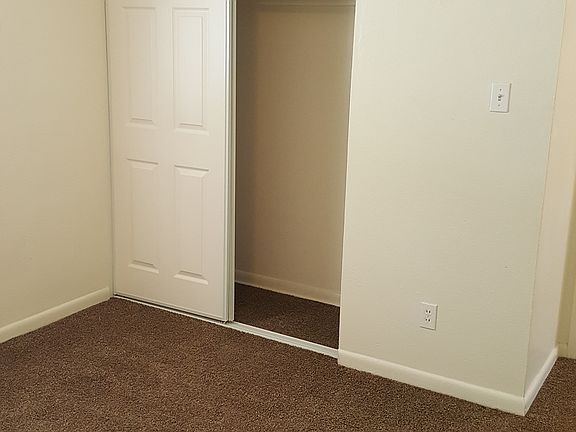 4th image of 4509 N Elm Ct
