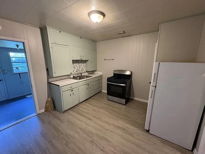 1 bed, 1.0 bath, 845 sqft, $900 — Photo 3