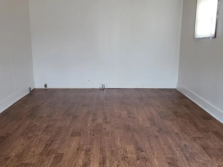 406 W Mill St — Photo 15