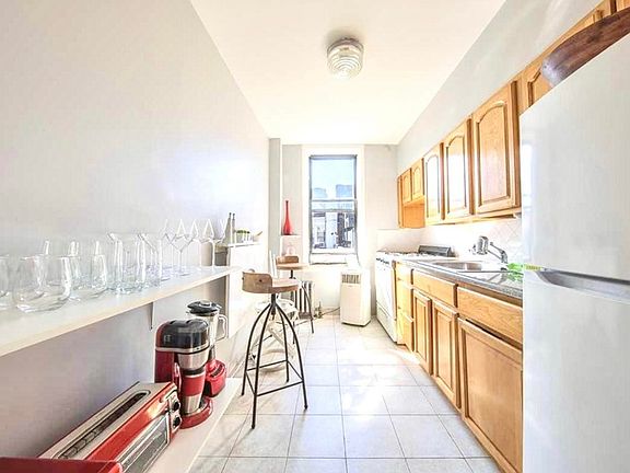 4th image of 1970 85th St APT B3