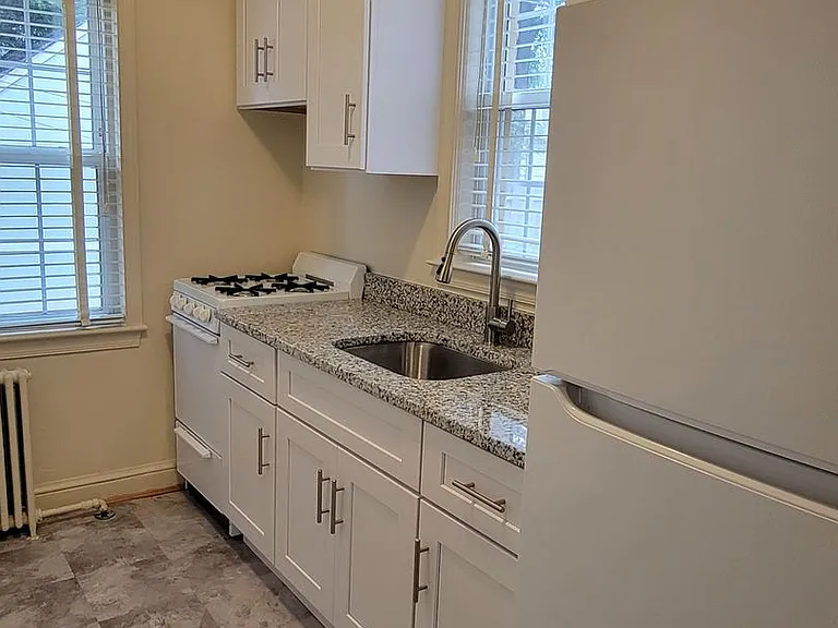 Glendale Apartments — Photo 18