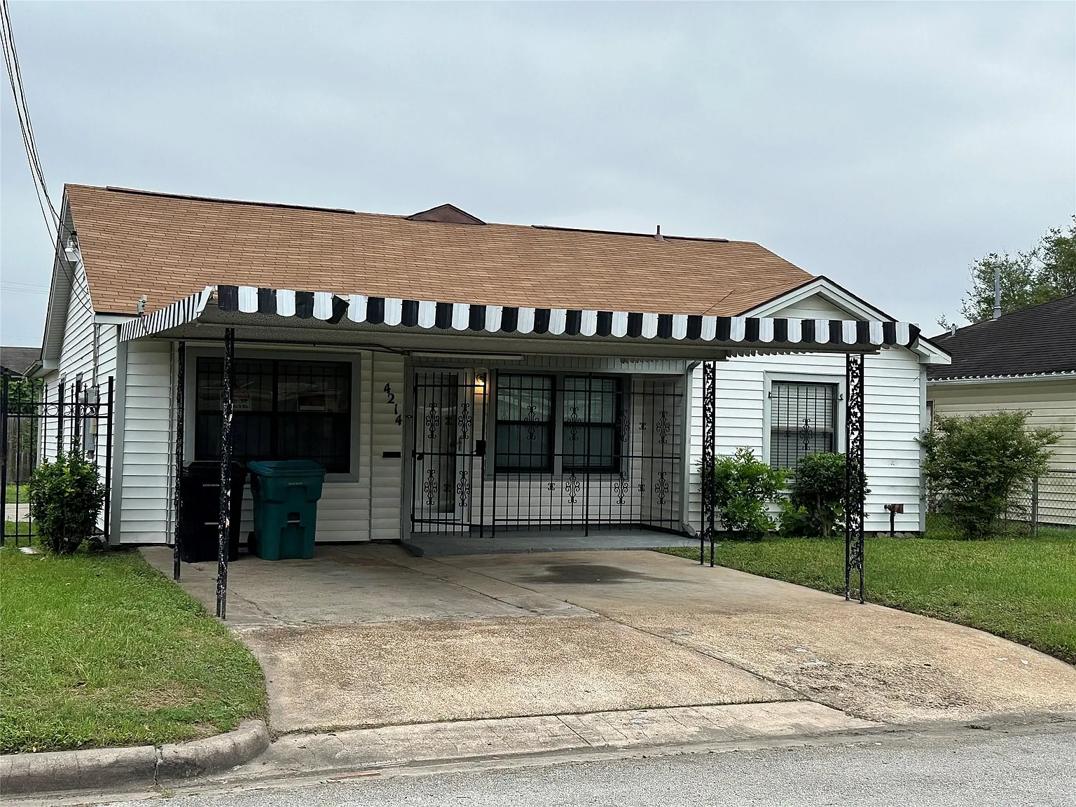 5 bed, 2.0 bath, 1716 sqft, $1,850 — Photo 1