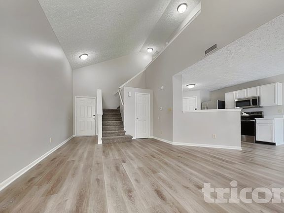 2nd image of 4475 Connaught East Dr