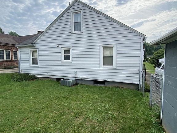 4th image of 16 Edgemont Dr