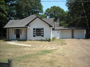 1306 Louisiana St, Center, TX 75935