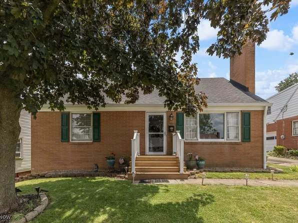 958 Cornell Dr, Alliance, OH 44601