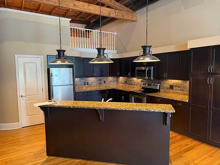 126 N Main St — Photo 5