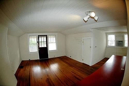 Entrance (Showing Cabinet Suitable for TV/Entertainment Cent