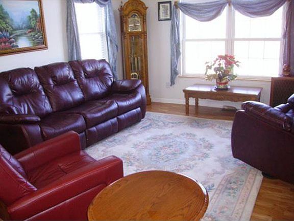 3rd image of 91 Sunnyfield Dr