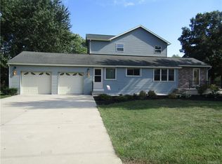 6459 Southwestern Blvd, Lake View, NY 14085