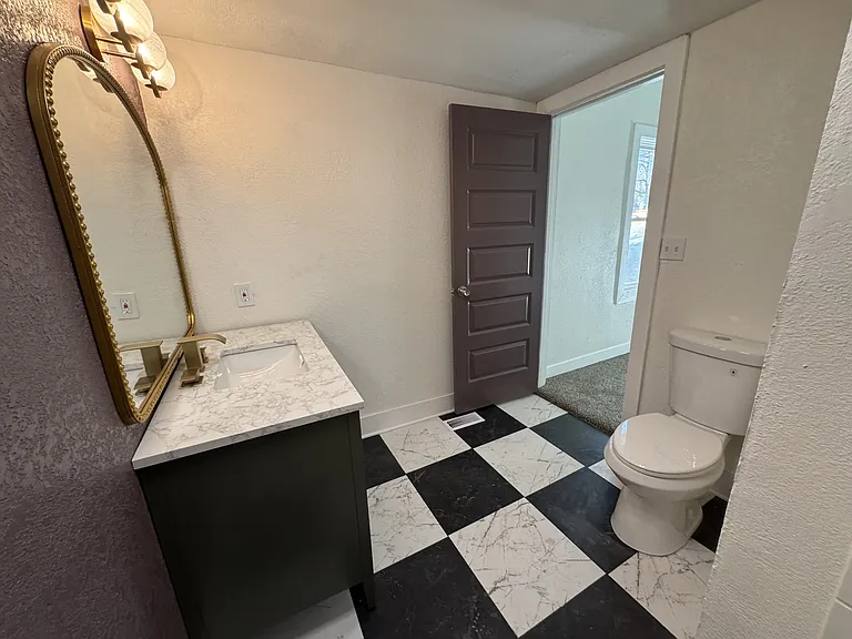1329 Rowland Ave — Photo 5