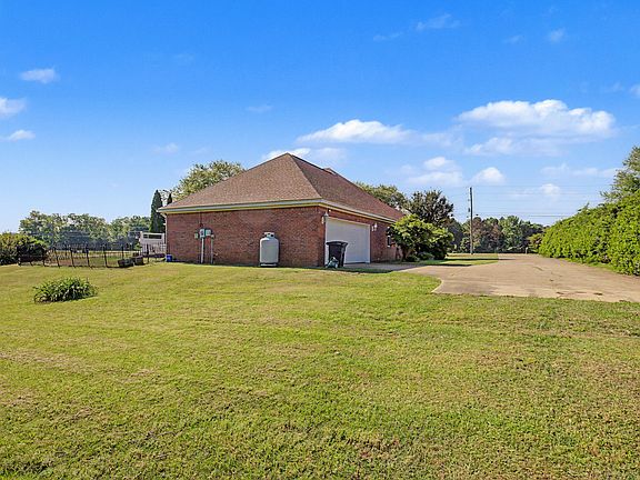 4th image of 961 Phillips Hill Rd