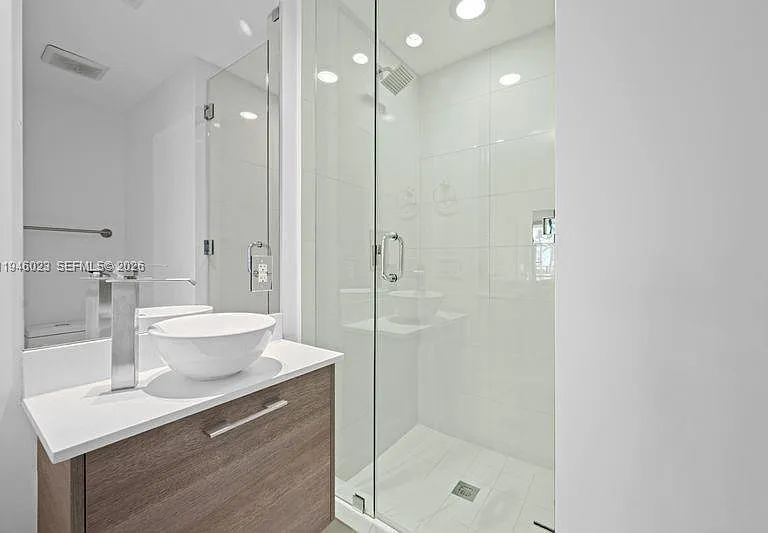 650 NE 32nd St #602 — Photo 9