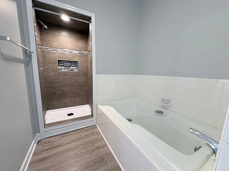 208 Forest View Ct — Photo 28