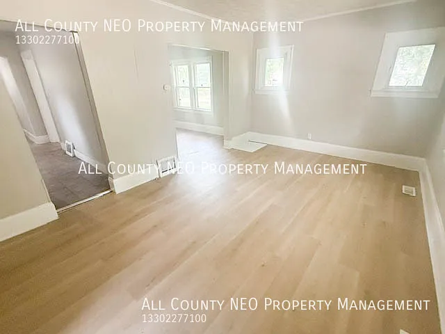 380 Noble Ave — Photo 5