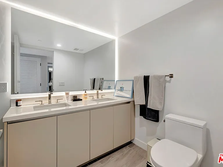 1017 N Croft Ave #Penthouse 01 — Photo 2