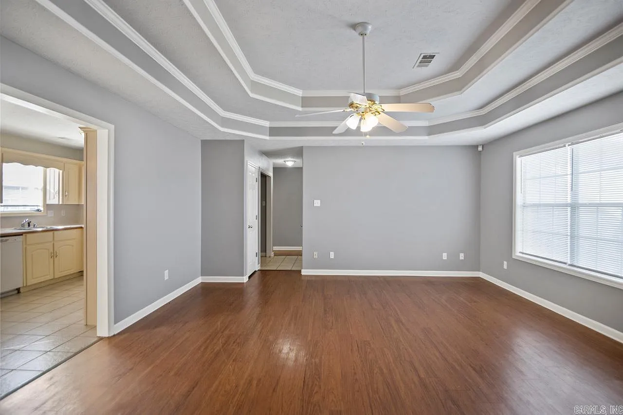 3 bed, 1294 sqft, $1,345 — Photo 4