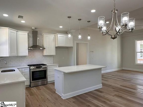 4th image of 309 Birchwood Ln