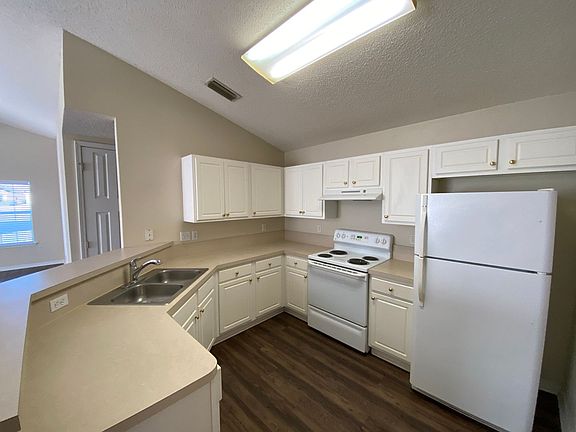 5th image of 2615 Creek Ridge Dr