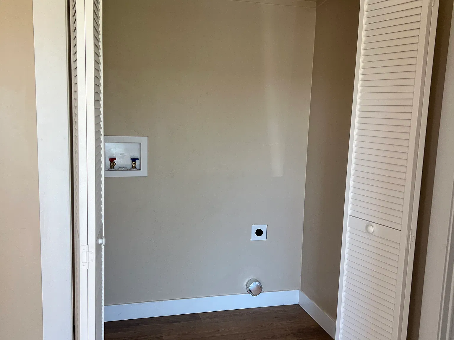 4032 N Fairview Ave — Photo 3