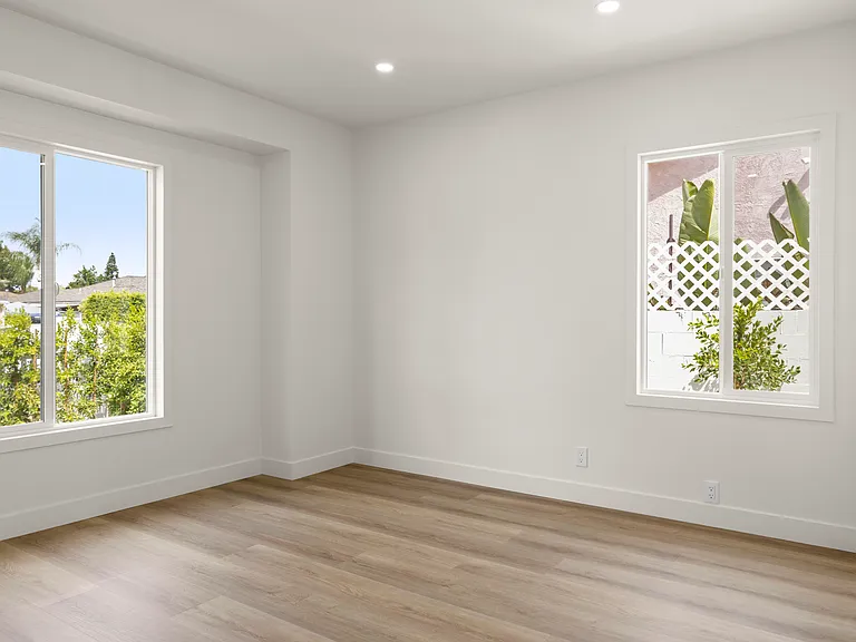 8759 Snowden Ave — Photo 24