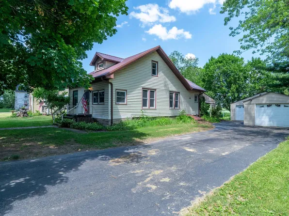 407 S Garfield St, Leaf River, IL 61047