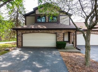 1930 Golf View Dr, Bartlett, IL 60103