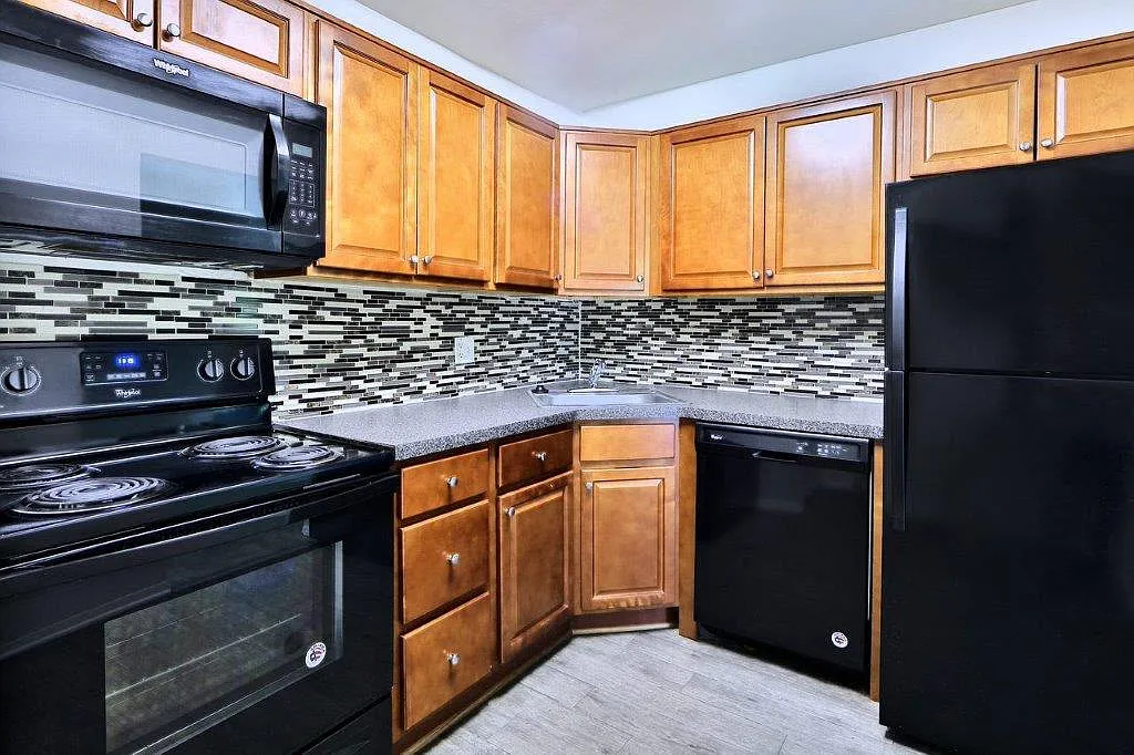 Towson Crossing Apartment Homes — Photo 4