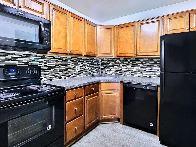 Towson Crossing Apartment Homes — Photo 4