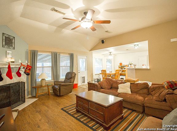 5th image of 1013 Linden Grove Dr