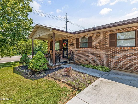 2nd image of 105 Seminole Rd