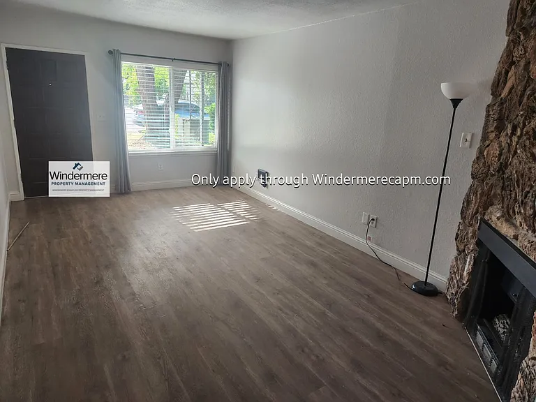 Cozy Halfplex in Carmichael- Available Now. — Photo 4