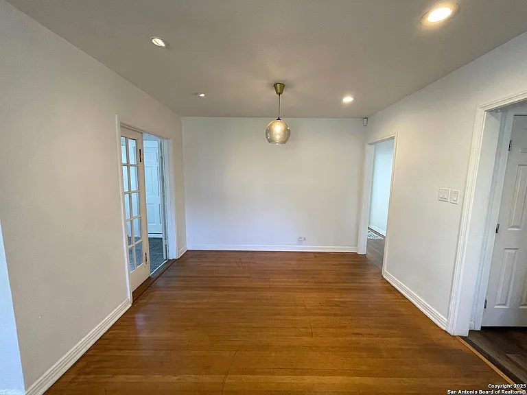 126 Meredith Dr — Photo 6