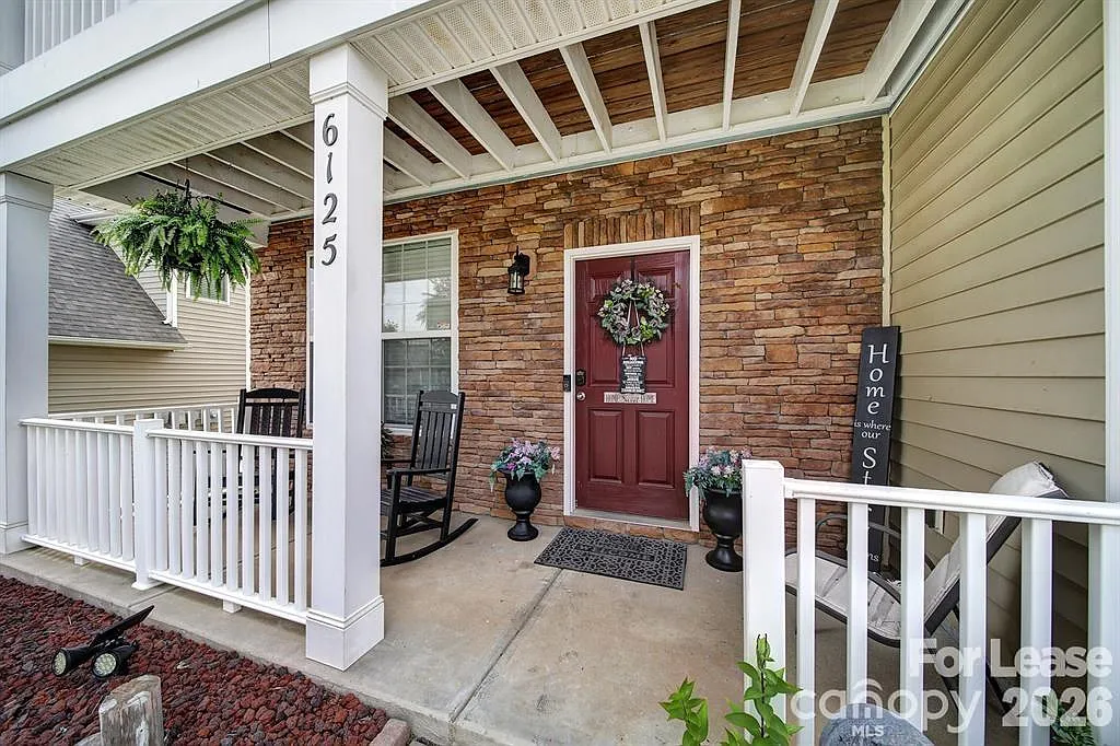 4 bed, 2.5 bath, 2517 sqft, $2,800 — Photo 3