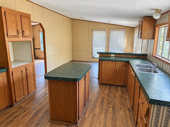 4th image of 920 Forest Cir N