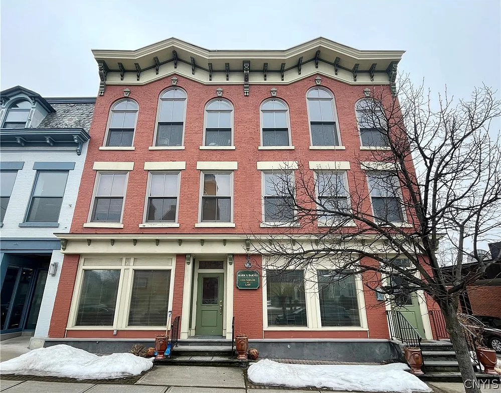 Studio, 950 sqft, $1,000 — Photo 1
