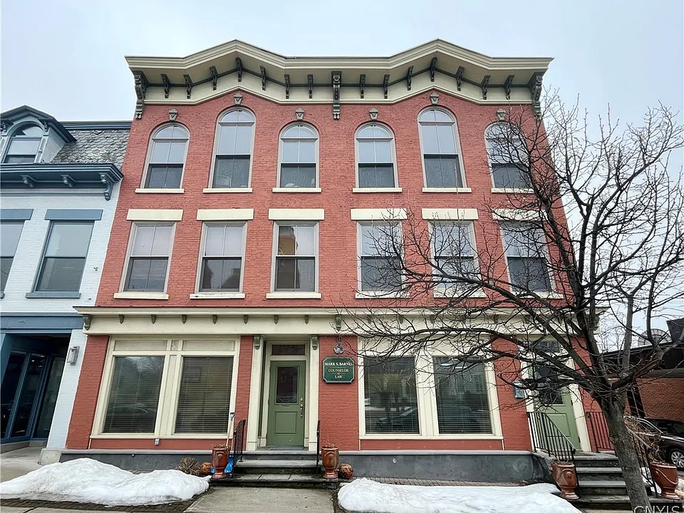 122 E Main St