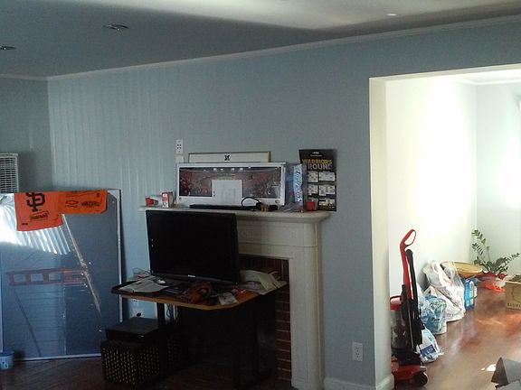 4th image of 923 Bradley Dr
