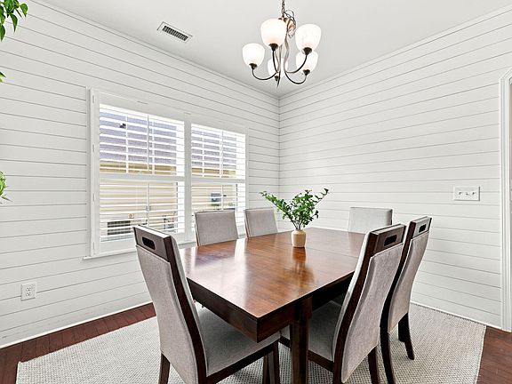 4th image of 1922 Hinswood Cir