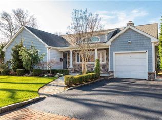 2 Devon Rd, Great Neck, NY 11023