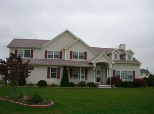 40 Northgate Cir, Calverton, NY 11933